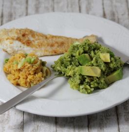 Rezept für Scholle mit Avocado-Brokkoli-Püree und roten Linsen